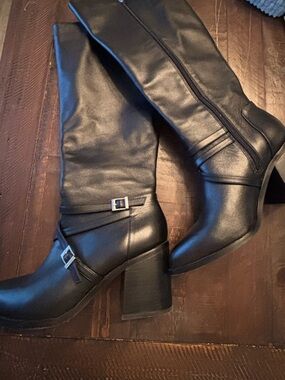 Charles David Jacoby Leather Sz 7 Knee High Harness Boot Black Buckles Like New